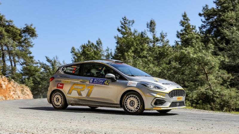فورد فييستا R1.. مركبة رالي مدمجة