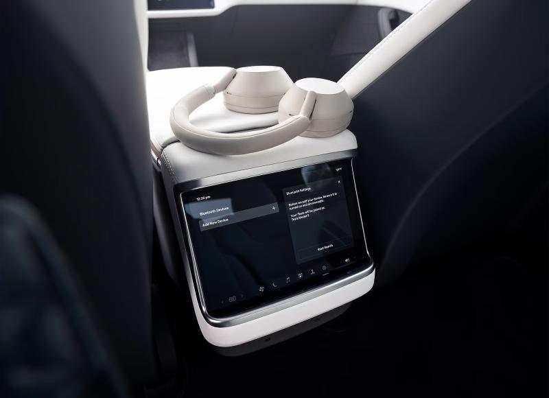 بيل غيتس يختار Tesla Model X سيارته اليومية.. 