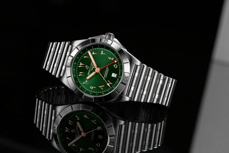 بريتلينغ تطرح تفسيرًا خاصًا بمنطقة الشرق الأوسط لساعة Chronomat Automatic GMT 40