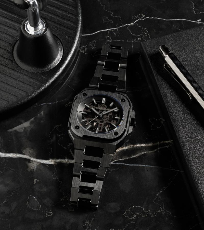 بيل أند روس تستكشف تجليات الأسود في ساعة BR-05 Skeleton Phantom Ceramic