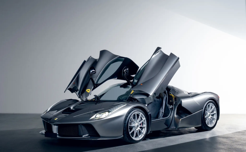 آر إم سوذبيز تكشف عن نسخة نادرة من سيارة LaFerrari من عام 2014 