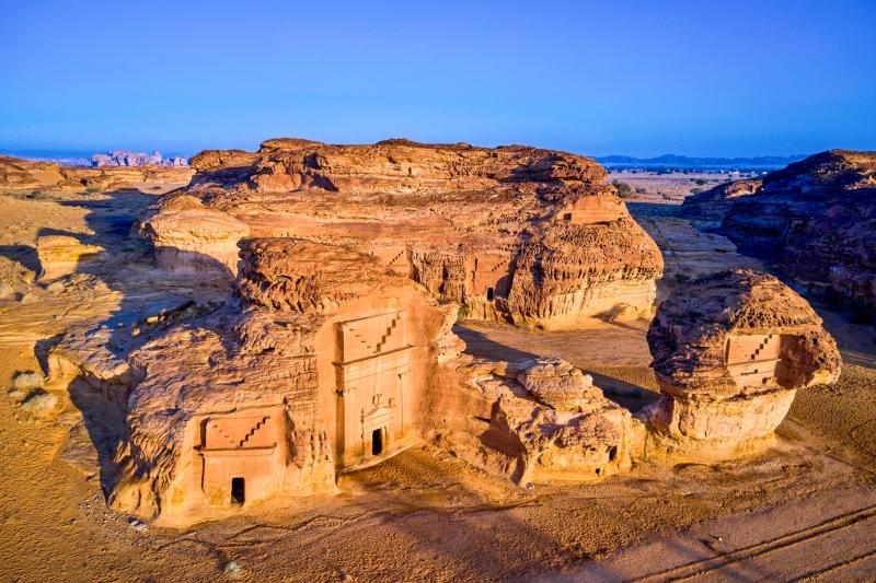 مقابر الخريمات التي حفرها الأنباط في الكتل الصخرية على ما تبدو اليوم في موقع الحجر المدرج على قائمة اليونسكو للتراث العالمي.