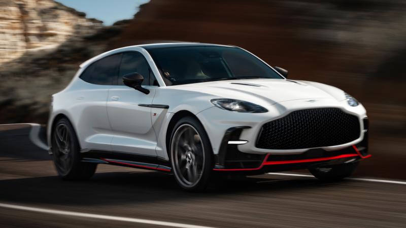 Aston Martin DBX S - أناقة الأداء البريطاني بسعر 300,000 دولار/ أغلى 10 سيارات SUV في العالم لعام 2025