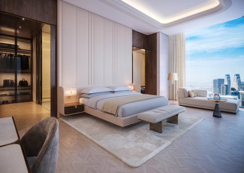 غرفة النوم الرئيسة في إحدى الشقق المكوّنة من أربع غرف نوم.