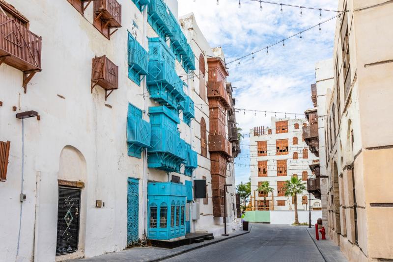 تحتضن منطقة البلد العتيقة متاهة من الأزقة التي يتبيّن الزوار حكاياتها من أفواه المرشدين السياحيين.