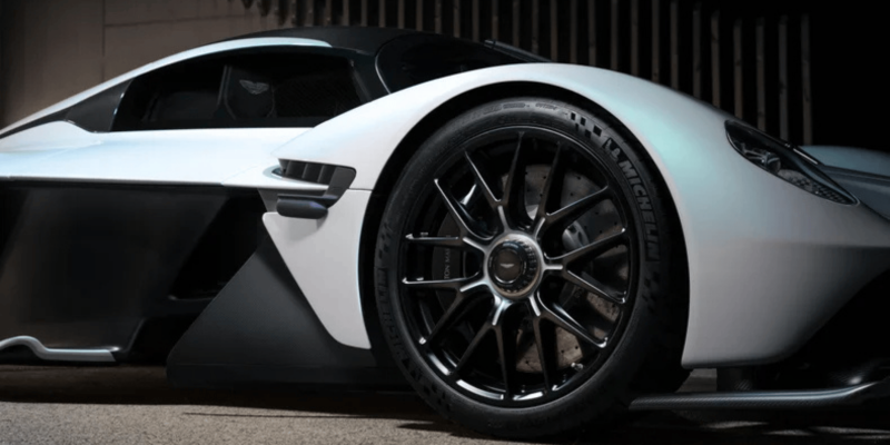 دانيال ريكاردو يستعد لطرح نسخة "Badger Blue" النادرة من أستون مارتن فالكيري مقابل 3 ملايين دولار