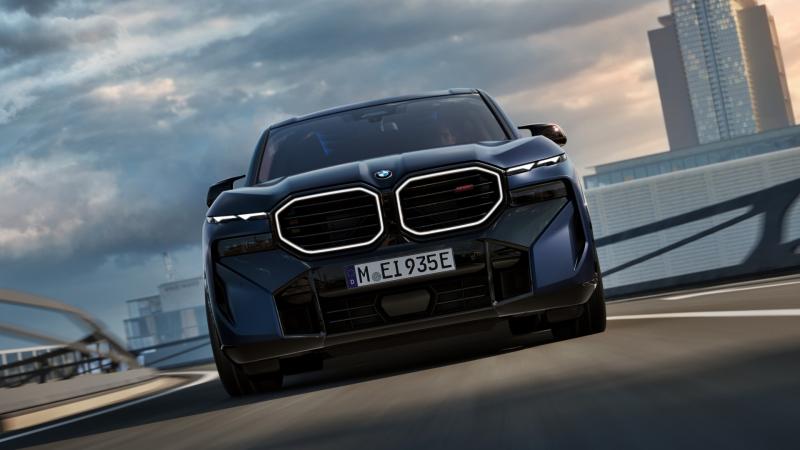 BMW XM Black Label - وحش الأداء الهجين بسعر 186,700 دولار /أغلى 10 سيارات SUV في العالم لعام 2025