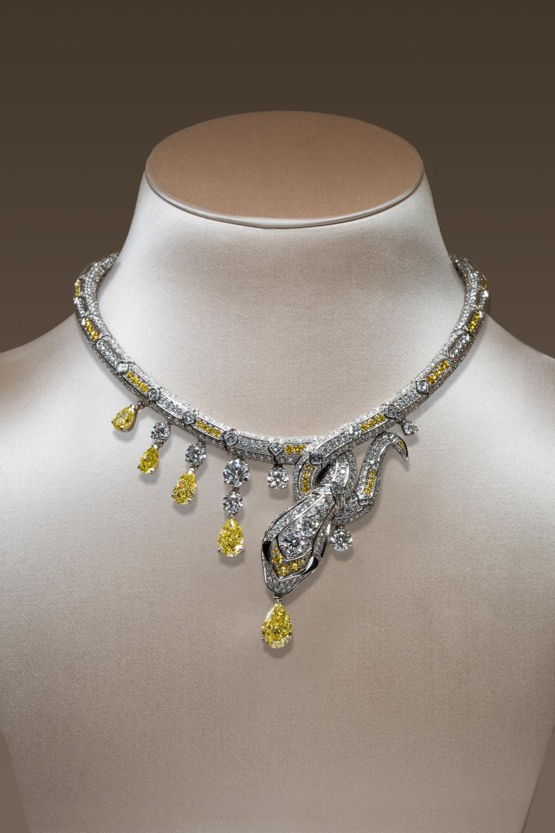 بولغري تُعيد ابتكار رمزها الدائم في معرض Serpenti Infinito بالهند