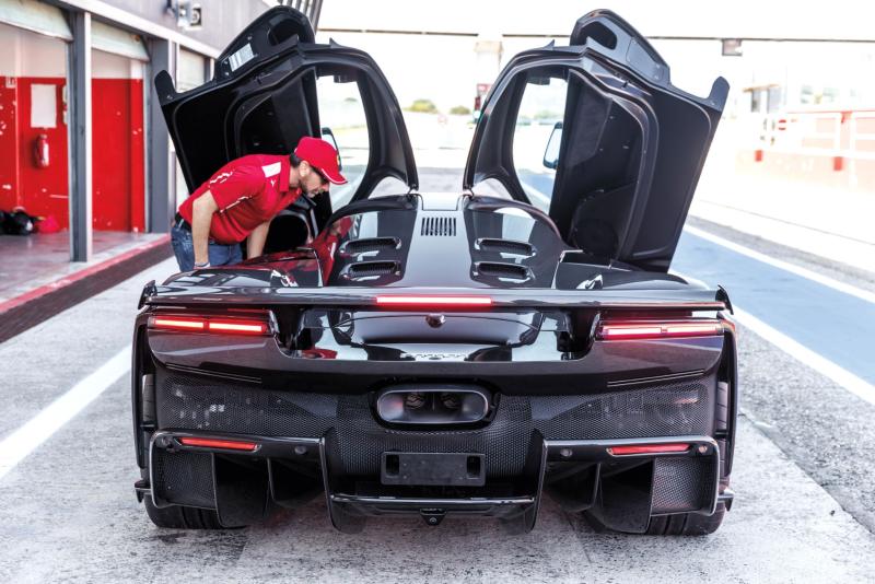 زُوّدت سيارة F80 بنظام حركة طُوّر بالتوازي مع ذلك المستخدم في السيارة الخارقة Ferrari 499P الفائزة بسباق لومان.