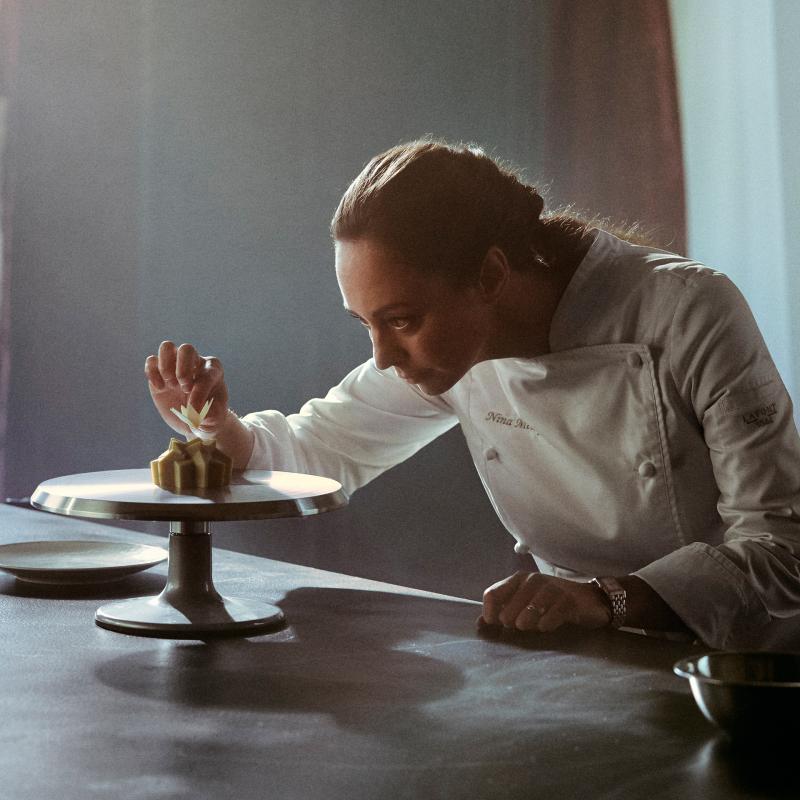 جيجر - لوكولتر تدعو ضيوف أسبوع دبي للتصميم إلى رحلة عابرة للتاريخ في معرض "قصص ريفيرسو"