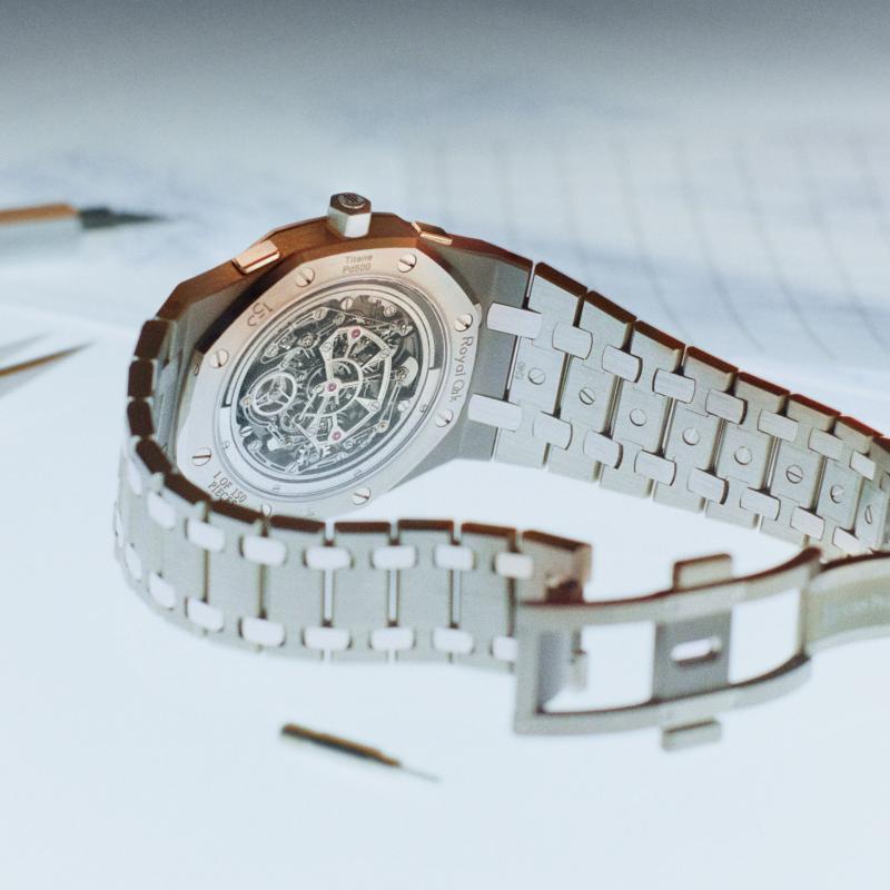 أوديمار بيغيه تعزز ريادتها في ميدان الابتكار بطرح ساعة Royal Oak "Jumbo" Extra-Thin Selfwinding Flying Tourbillon Chronograph RD#5