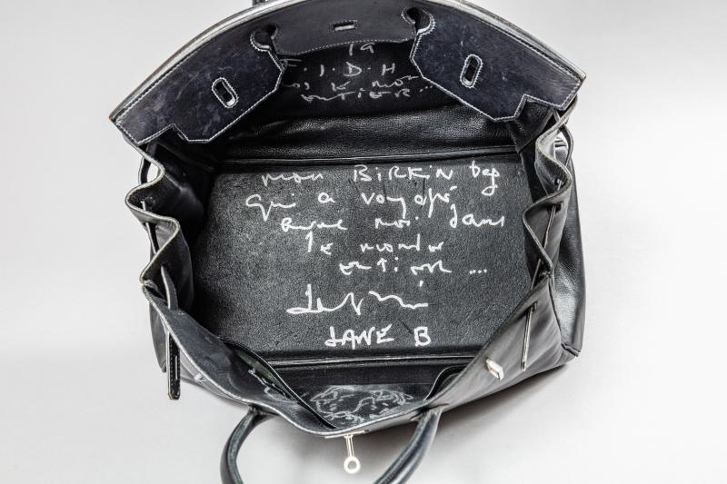 دار سوذبيز تحتفي بجاين بيركن.. حقيبة فريدة تُعرض في مزاد تاريخي بأبوظبي دار سوذبيز تحتفي بجاين بيركن.. حقيبة فريدة تُعرض في مزاد تاريخي بأبوظبي