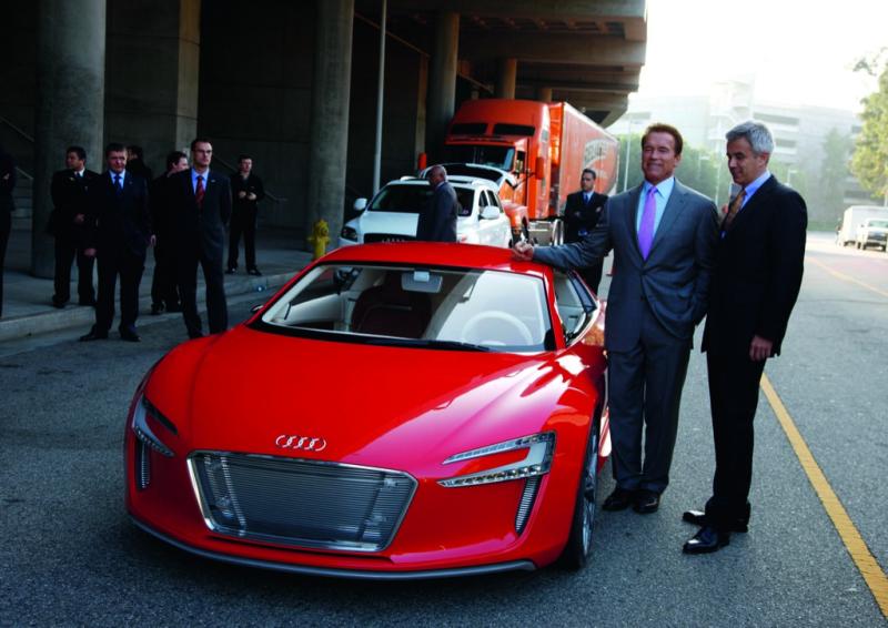 Audi R8.. أداء رياضي بتوقيع هندسي دقيق Audi R8.. أداء رياضي بتوقيع هندسي دقيق