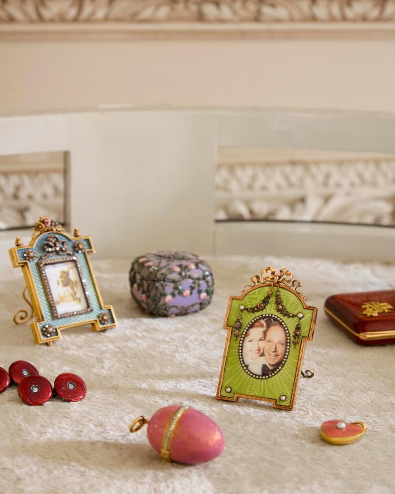 من أروقة القصر إلى خزائن الجواهر من أروقة القصر إلى خزائن الجواهر