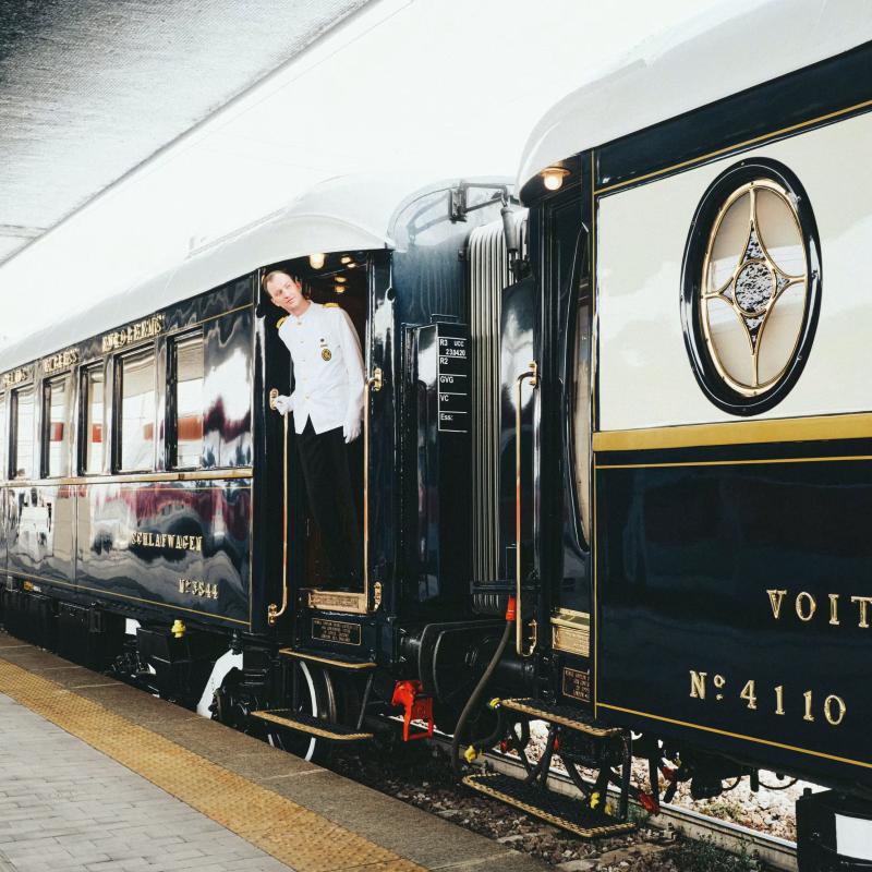 قطار فينيس سيمبلون أورينت إكسبريس الفاخر ينطلق نحو ساحل أمالفي لأول مرة في 2026 قطار فينيس سيمبلون أورينت إكسبريس الفاخر ينطلق نحو ساحل أمالفي لأول مرة في 2026