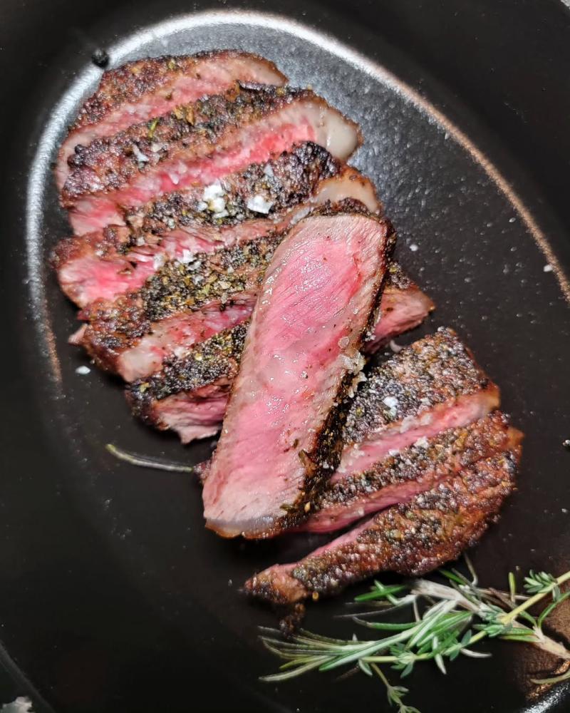 مطعم بيف بار.. هوية عالمية في هونغ كونغ