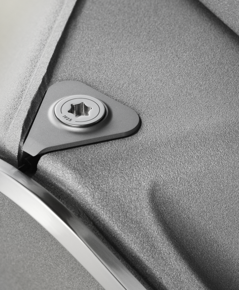 مكبرات الصوت Beolab 90 Titan Edition.. إصدار حصري يحتفي بمئوية بانغ آند أولفسن