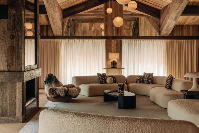 تشمل فسحات الإقامة منزل Saulire House المكوّن من غرفتي نوم والذي يكتمل بخمس شرفات.