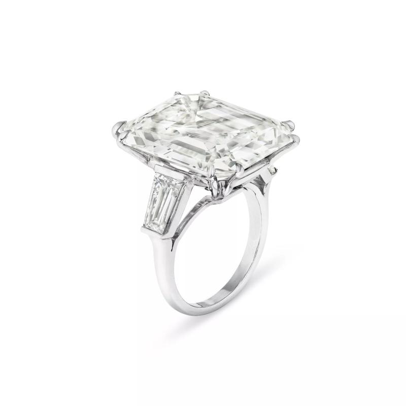 كريستيز تتألق مجددًا.. مزاد الجواهر يحقق 10.5 مليون دولار بنسبة بيع كاملة