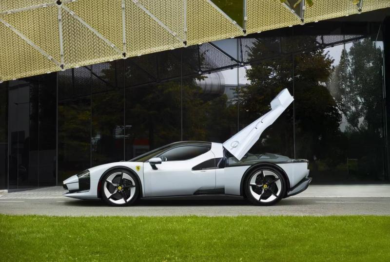 فيراري SC40.. سيارة مصممة لزبون واحد تحتفي بروح مارانيلو الخالدة