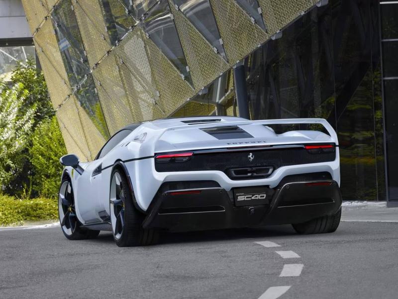 فيراري SC40.. سيارة مصممة لزبون واحد تحتفي بروح مارانيلو الخالدة