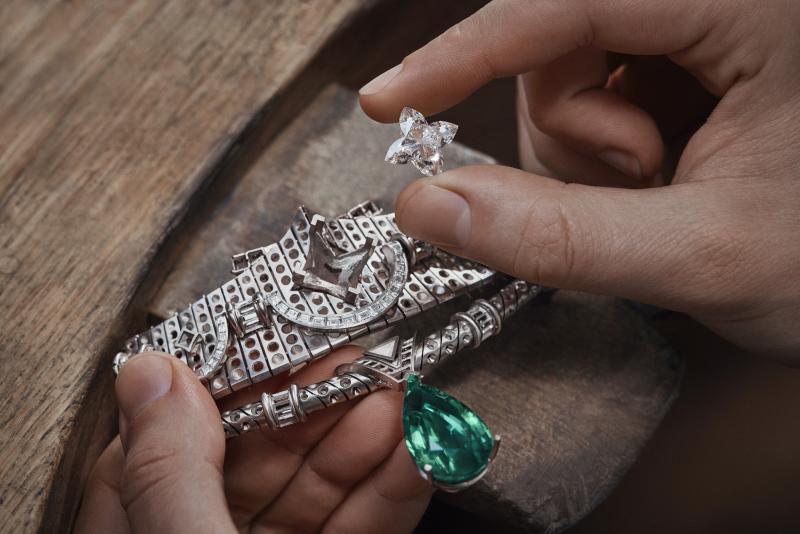 عقد Apogée من لويس فويتون يحصد جائزة موناكو الكبرى للجواهر الرفيعة