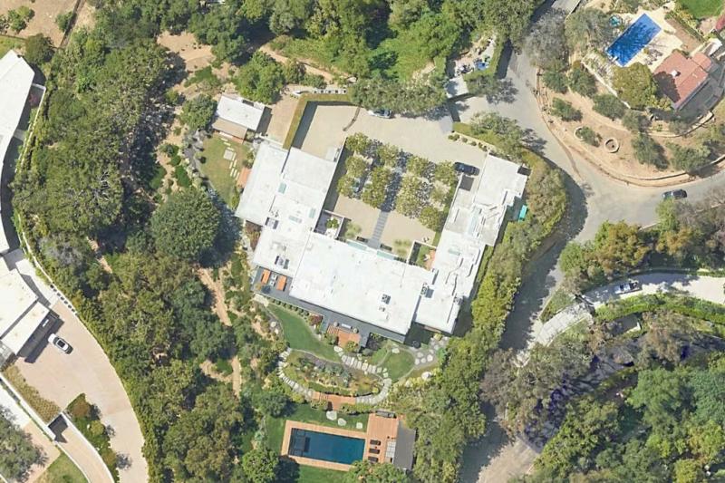 قصر بيل إير.. ذروة عقارات أنيستون