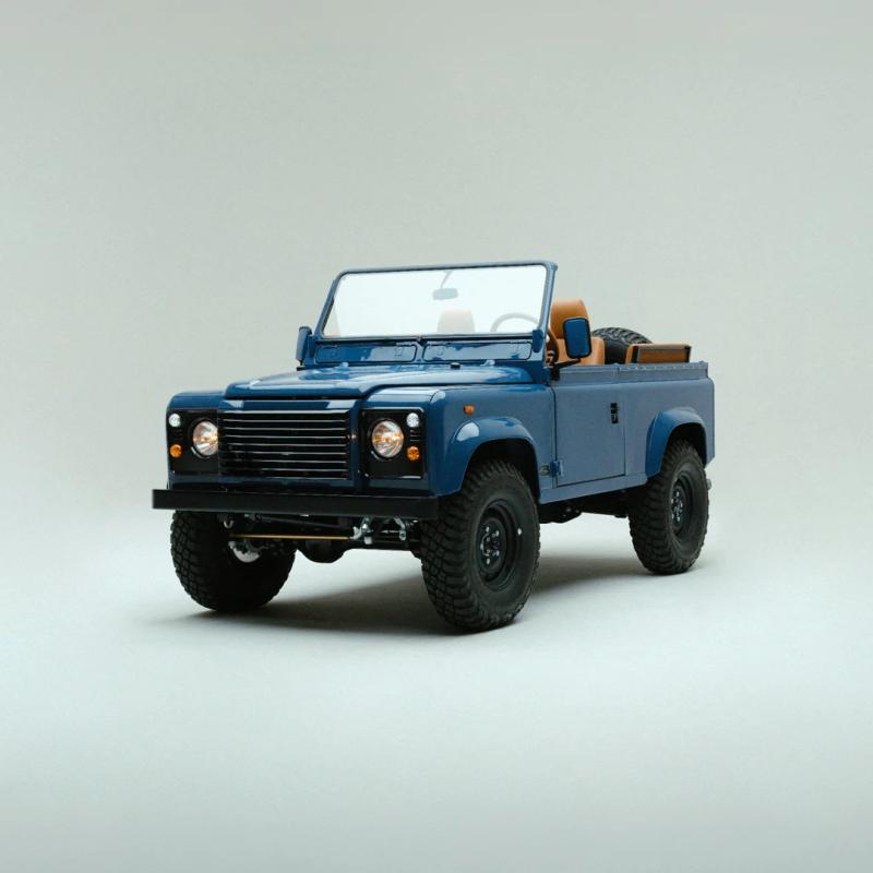 مونوس تتعاون مع بروكلين كوتش ووركس لإحياء سيارة لاند روفر بتصميم عصري مذهل