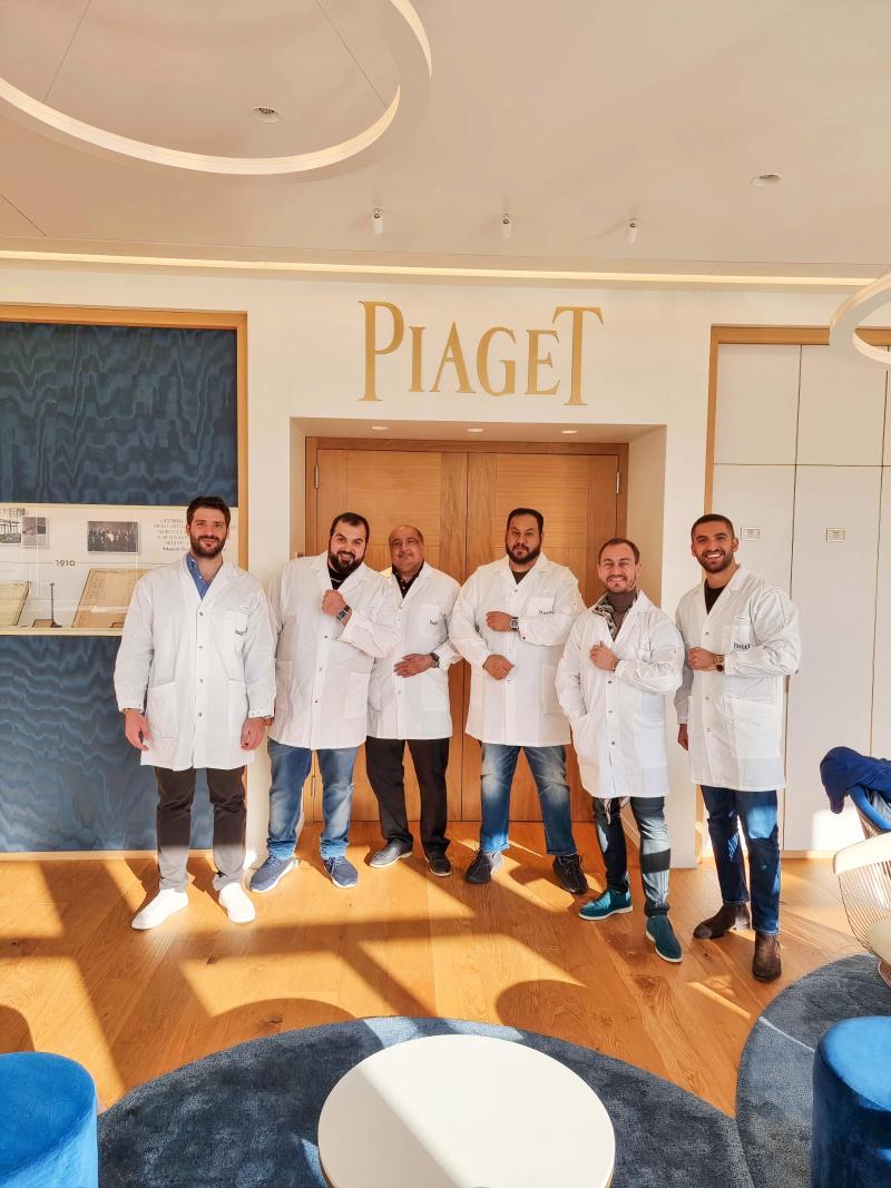 مجموعة من أعضاء النادي في زيارة إلى مصنع بياجيه في لا كوت أو فيه بسويسرا.