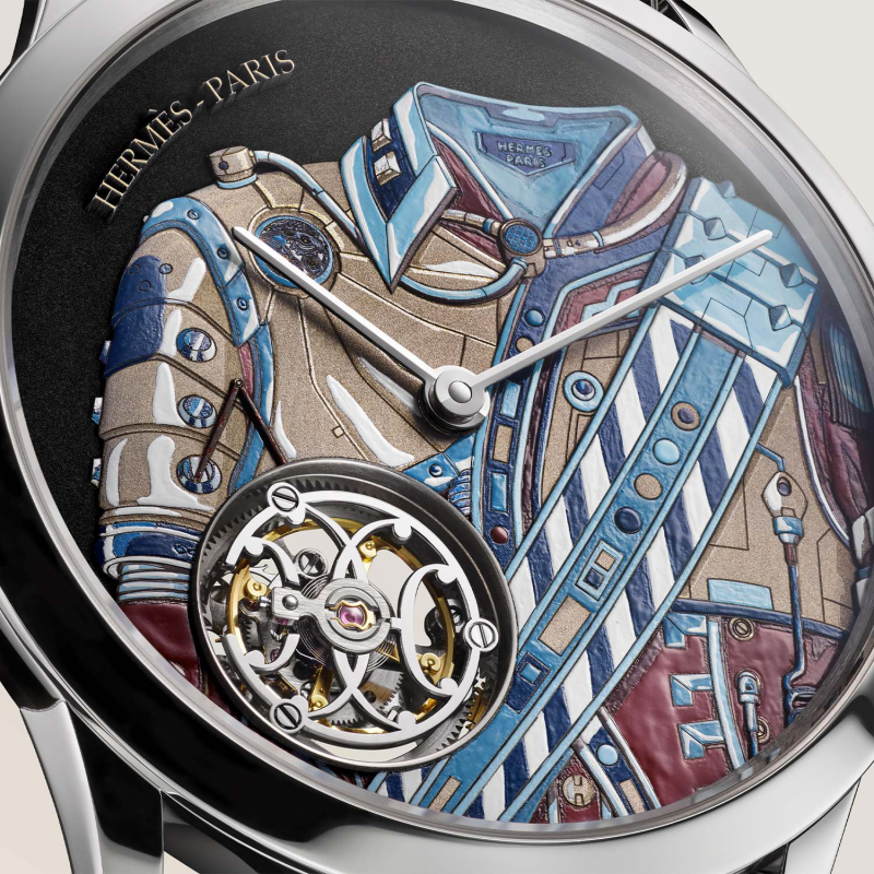 هيرميس تُجسد صورة سترة عسكرية من القرن التاسع عشر على ساعة Slim d’Hermès Neo Brandebourgs