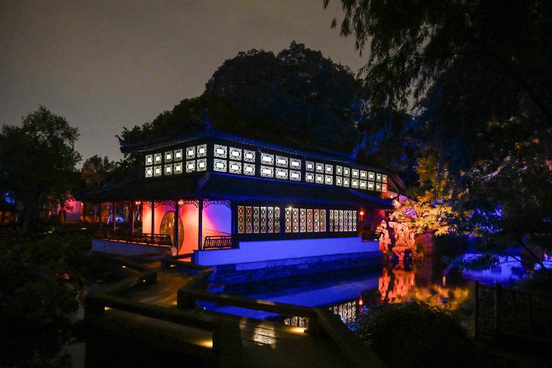 ينظم الفندق جولات ليلية إلى حديقة Humble Administrator