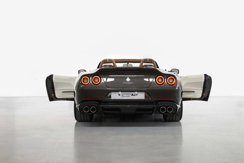 أعيد رسم المؤخرة في Veloce 12 لتحاكي ما كان عليه الحال في مصدر الإلهام ولكن مع خطوط أكثر وضوحًا.  