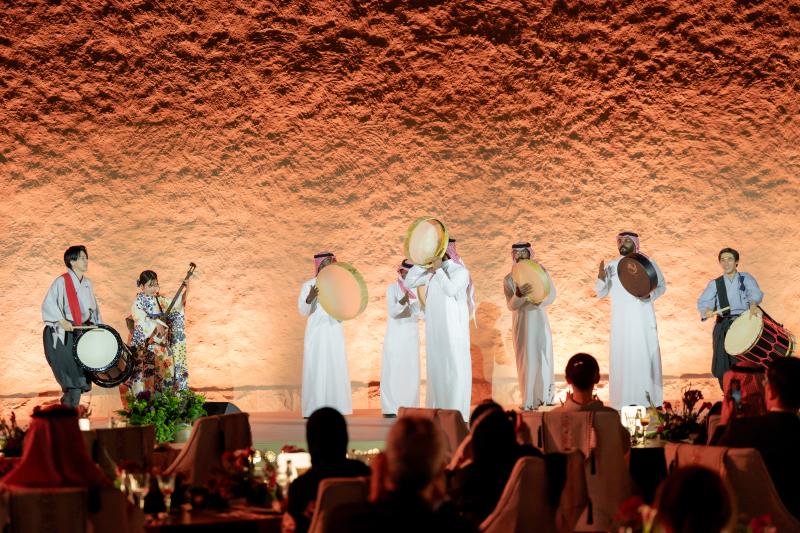 ثقافتان على مسرحٍ واحد.. فن الكابوكي يضيء سماء الدرعية