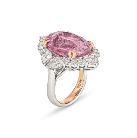 كريستيز تتألق مجددًا.. مزاد الجواهر يحقق 10.5 مليون دولار بنسبة بيع كاملة