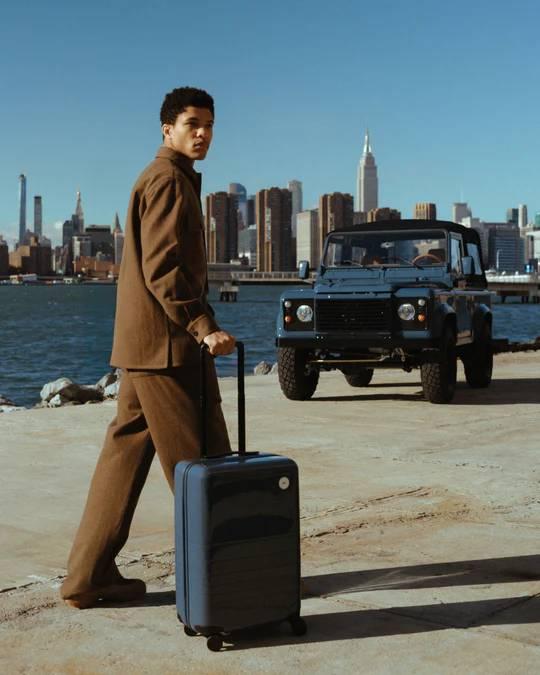 مونوس تتعاون مع بروكلين كوتش ووركس لإحياء سيارة لاند روفر بتصميم عصري مذهل