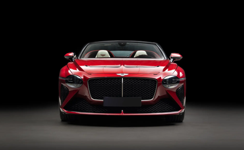 بنتلي باكالار تُباع بأقل من نصف قيمتها الأصلية في مزاد آر إم سوذبيز بأبوظبي