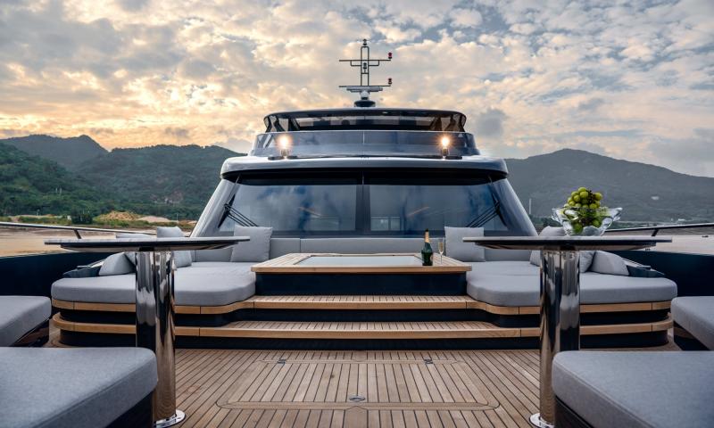  أليغرو من SuperTomato Design.. يخت بطول 30 مترًا يرتقي بفكرة القصر العائم على الماء