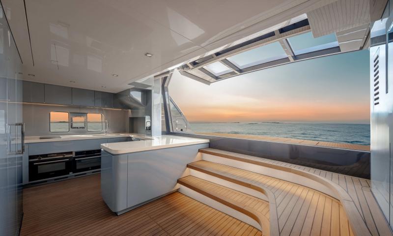  أليغرو من SuperTomato Design.. يخت بطول 30 مترًا يرتقي بفكرة القصر العائم على الماء