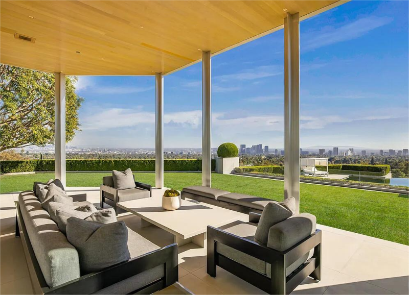 قصر توني بريتزكر في بيفرلي كريست يُعرض للبيع مقابل 175 مليون دولار