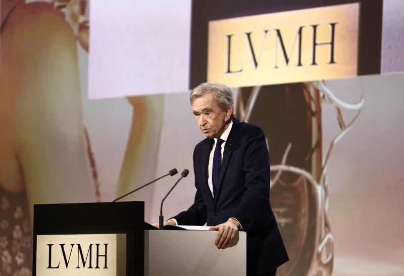 برنار أرنو.. إمبراطور الفخامة يخطط لقيادة LVMH لعقدٍ جديد