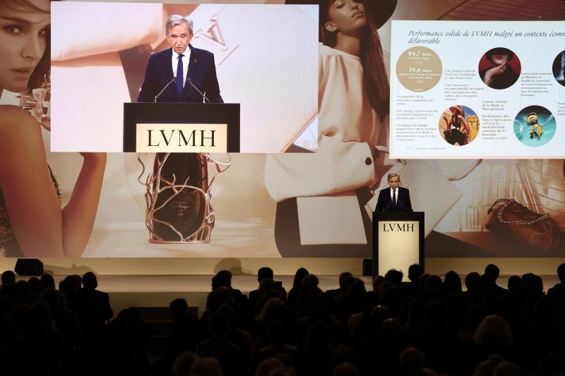 تعثر الأزياء وصعود العطور والجواهر.. نمو متباين داخل مجموعة LVMH في الربع الثالث من 2025