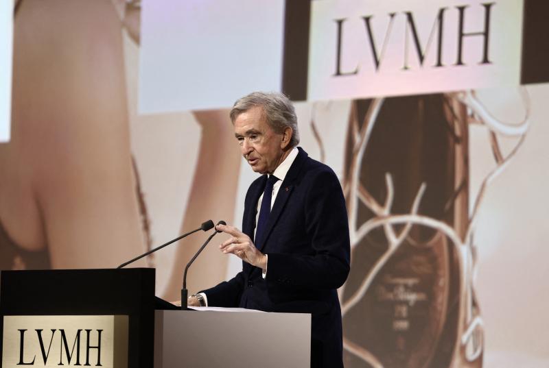بين اضطرابات فرنسا وتألّق LVMH.. برنارد آرنو يرسخ هيمنته في عالم الأثرياء