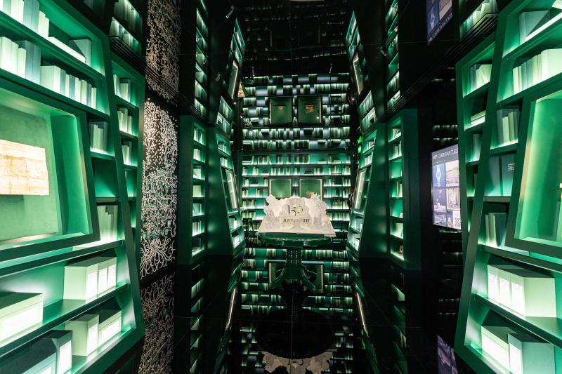 في "بيت العجائب"، استحدثت أوديمار بيغيه نسخة من محترفاتها في لو براسوس بسويسرا، متيحة تجربة تعليمية وترفيهية لاستكشاف أسرار الصناعة الدقيقة.