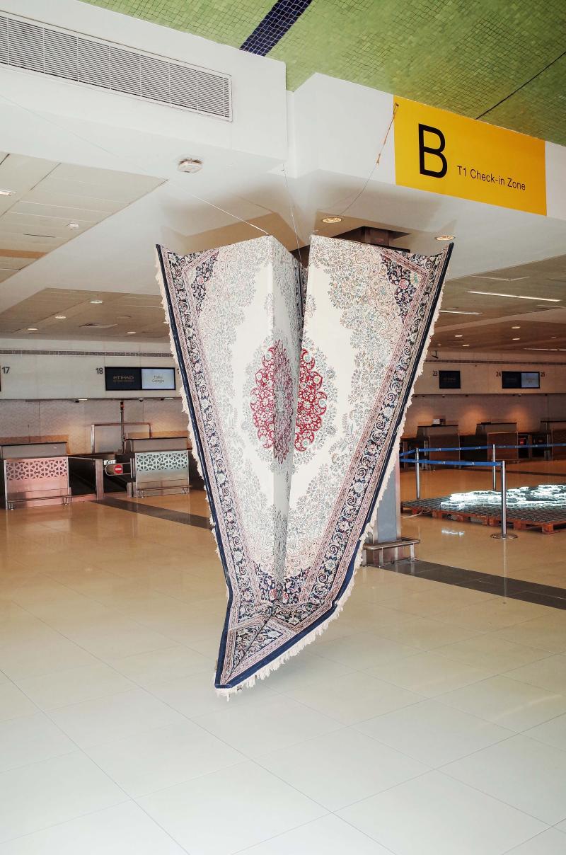 أقيم معرض نوماد أبوظبي داخل المبنى رقم 1 المتوقّف عن العمل في مطار زايد الدولي.