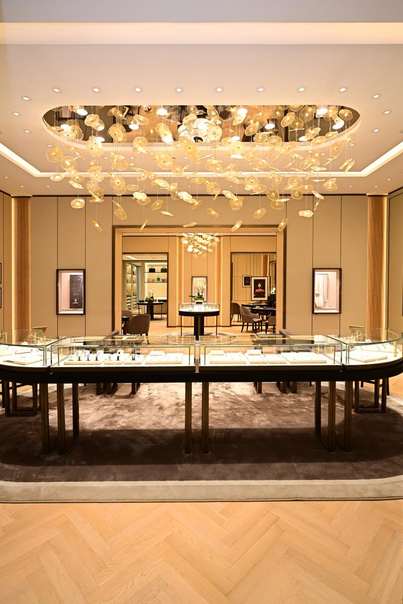 شوبارد تفتتح متجرًا جديدًا في مراسي جاليريا البحرين.. فصل معاصر من الفخامة والحِرفة السويسرية