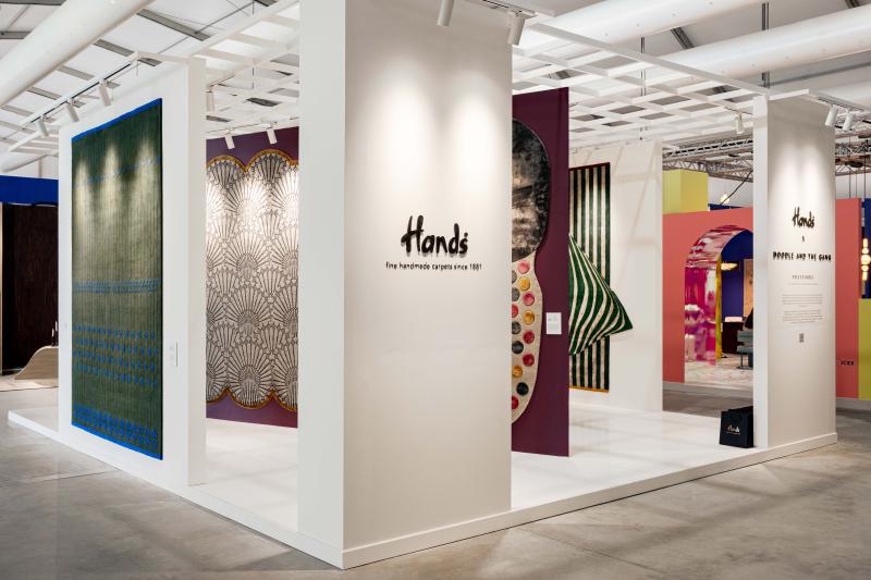 في مجموعة Doodle & The Gang × Hands Carpets، ترجمت الشقيقتان مِنتالا وأسماء سعيد رسوماتهما الهازلة في أسطح منسوجة بإتقان. 