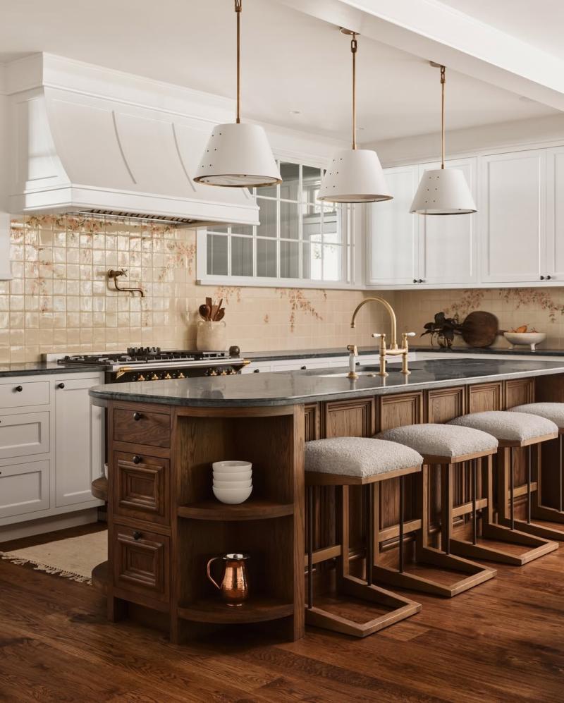 إيما ستون تبيع قصرها الفاخر في أوستن بعد عملية تجديد شاملة