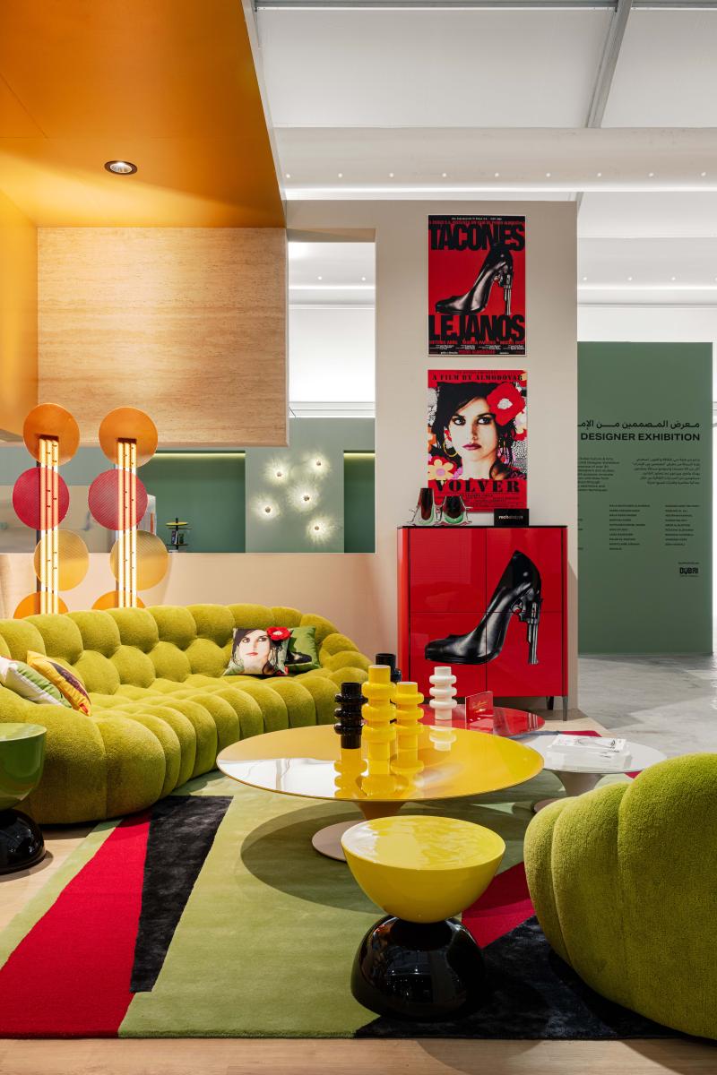 جسدت علامة Roche Bobois الإبداع الفرنسي على نحو بليغ أيضًا في أشكال منحوتة وألوان سينمائية وأيقونات مُعاد تخيلها.