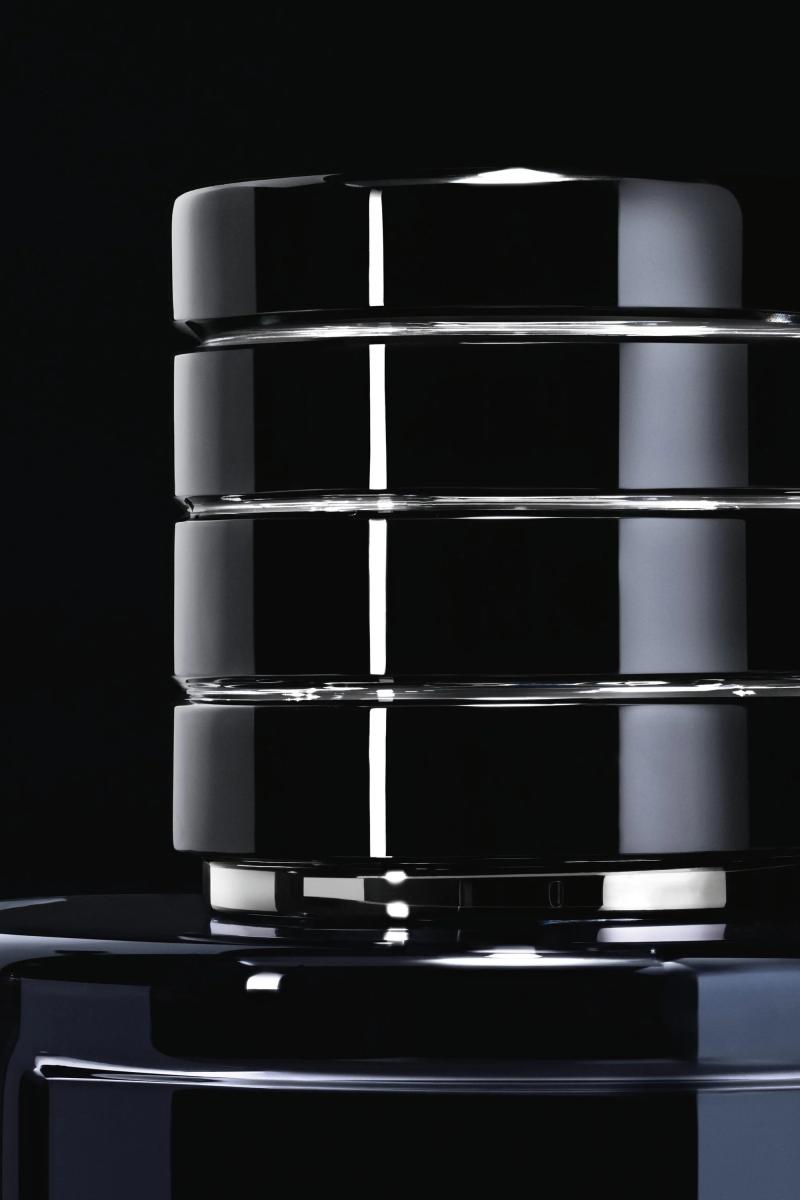 إصدار جديد من عطر ديور سوفاج.. إعادة تعريف الفخامة في عالم العطور الرجالية