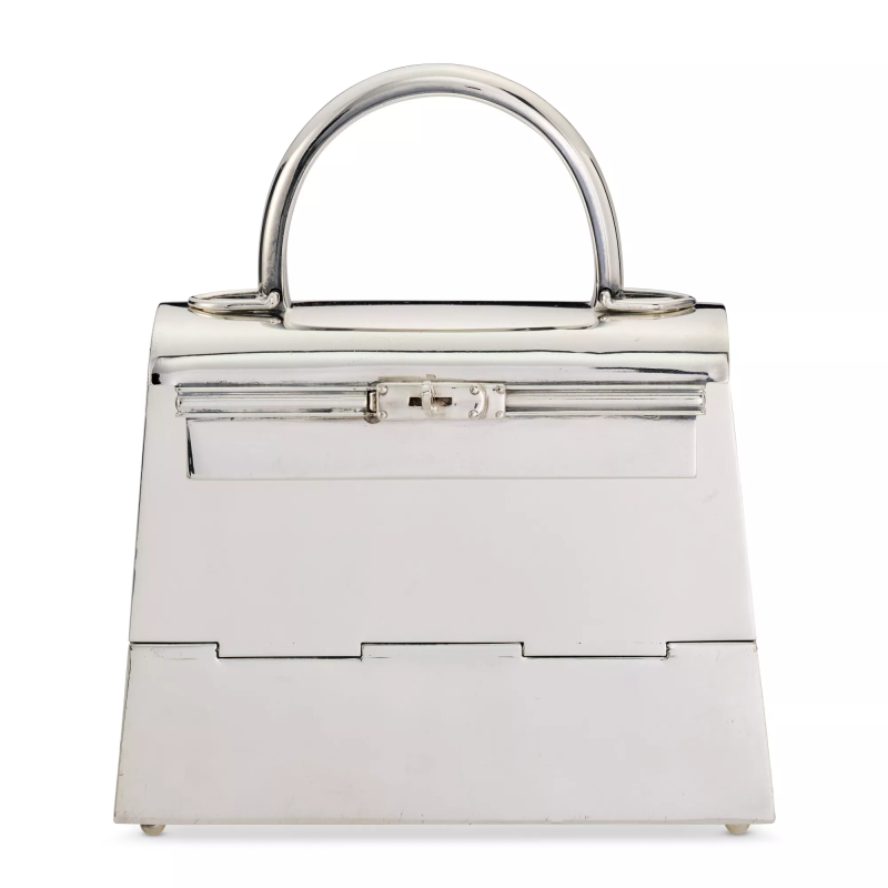 مزاد كريستيز 2025 يختتم العام برقـم قياسي.. أغلى حقيبة شانيل تُباع في مزاد علني عبر الإنترنت